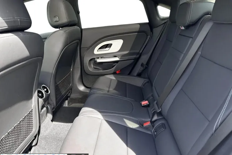 Mercedes-Benz CLA 180 (Clasa CLA) din 2026 cu 9 km - oferta MER246093 - foto 12