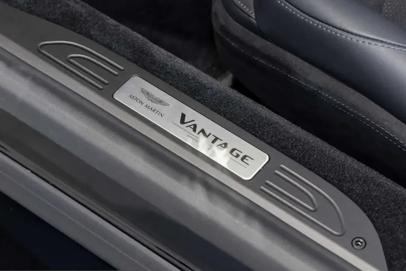 Aston Martin V8 Vantage din 2023 cu 16.900 km - oferta AST246154 - foto 17