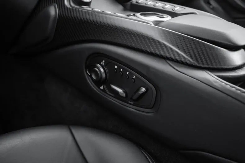 Aston Martin V8 Vantage din 2023 cu 27.500 km - oferta AST246155 - foto 28