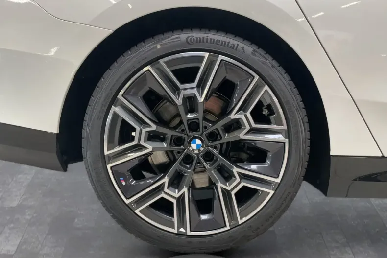 BMW 520 (Seria 5) din 2025 cu 7.128 km - oferta BMW246185 - foto 11