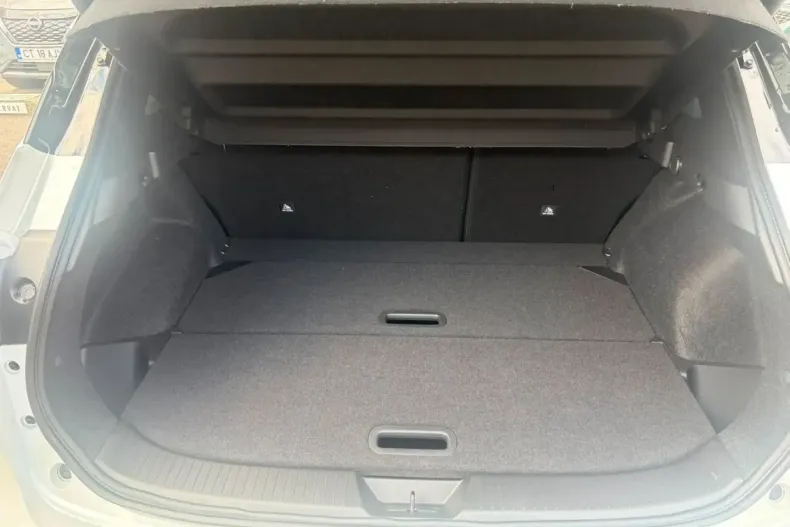 Nissan Qashqai din 2025 cu 488 km - oferta NIS246195 - foto 22