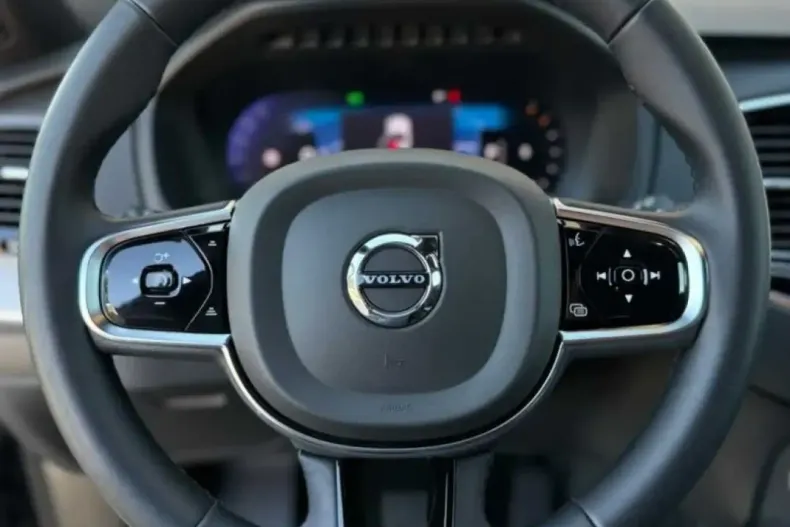 Volvo XC90 din 2023 cu 81.000 km - oferta VOL246200 - foto 18