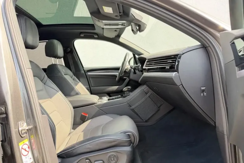 Volkswagen Touareg din 2023 cu 99.800 km - oferta VOL246203 - foto 3