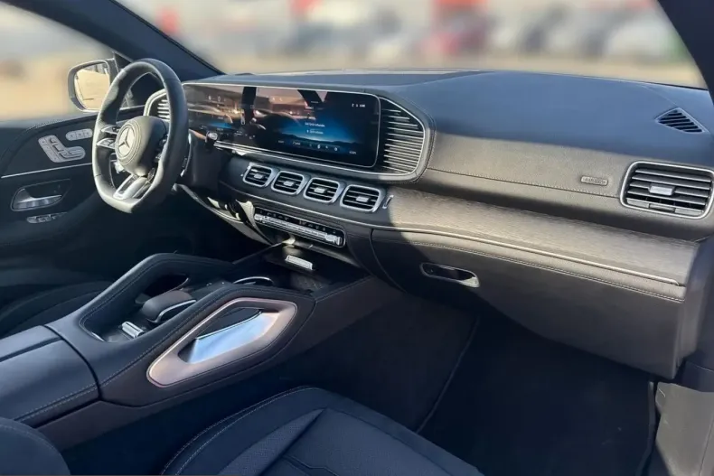 Mercedes-Benz GLE 53 AMG (Clasa GLE) din 2025 cu 10.500 km - oferta MER246210 - foto 4