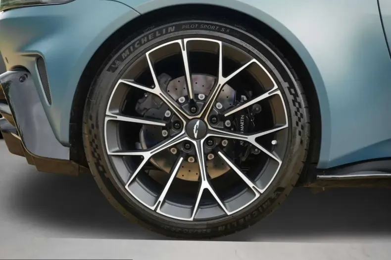 Aston Martin V8 Vantage din 2025 cu 7.500 km - oferta AST246213 - foto 7