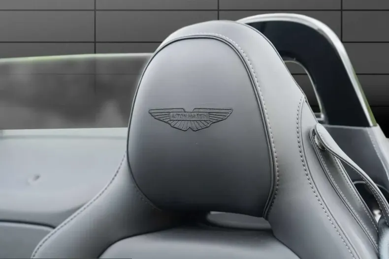 Aston Martin V8 Vantage din 2025 cu 7.500 km - oferta AST246213 - foto 8