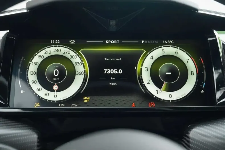 Aston Martin V8 Vantage din 2025 cu 7.500 km - oferta AST246213 - foto 9