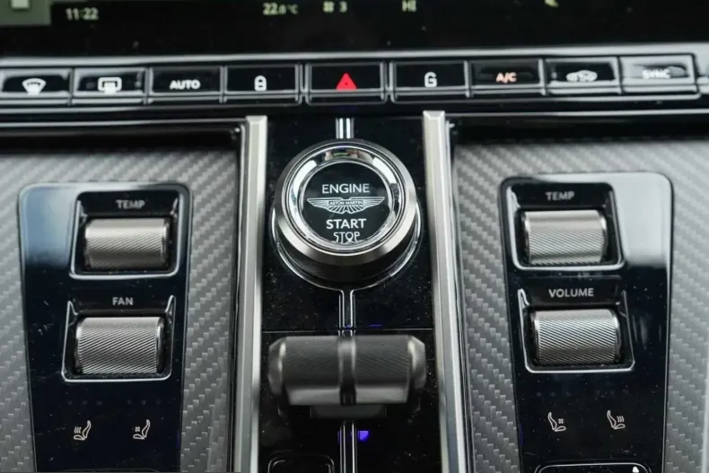Aston Martin V8 Vantage din 2025 cu 7.500 km - oferta AST246213 - foto 18