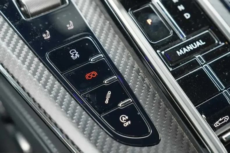 Aston Martin V8 Vantage din 2025 cu 7.500 km - oferta AST246213 - foto 19