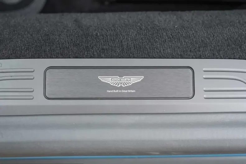 Aston Martin V8 Vantage din 2025 cu 7.500 km - oferta AST246213 - foto 24