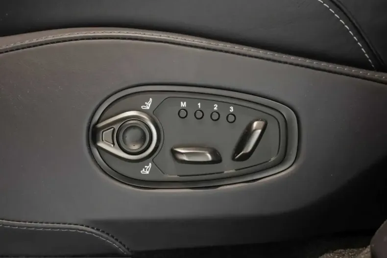 Aston Martin DBX din 2025 cu 11.990 km - oferta AST246216 - foto 22