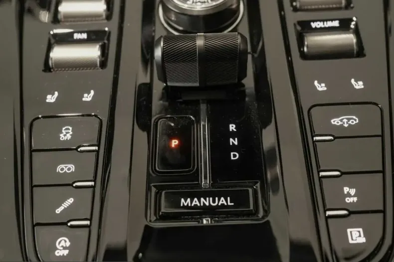 Aston Martin DBX din 2025 cu 11.990 km - oferta AST246216 - foto 28