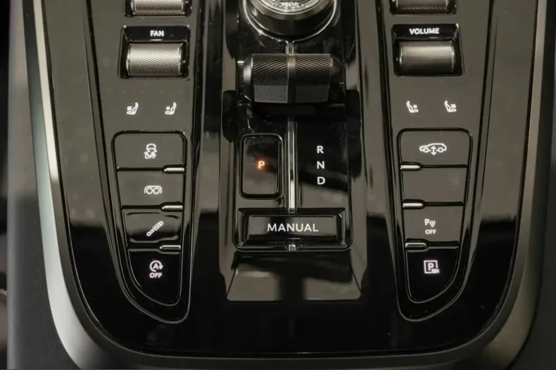 Aston Martin DBX din 2025 cu 11.990 km - oferta AST246216 - foto 29