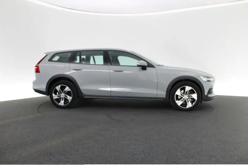 Volvo V60 Cross Country din 2024 cu 67.212 km - oferta VOL246219 - foto 7