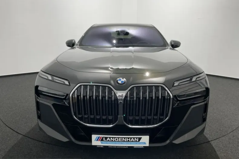 BMW 740 (Seria 7) din 2025 cu 40.213 km - oferta BMW246232 - foto 2