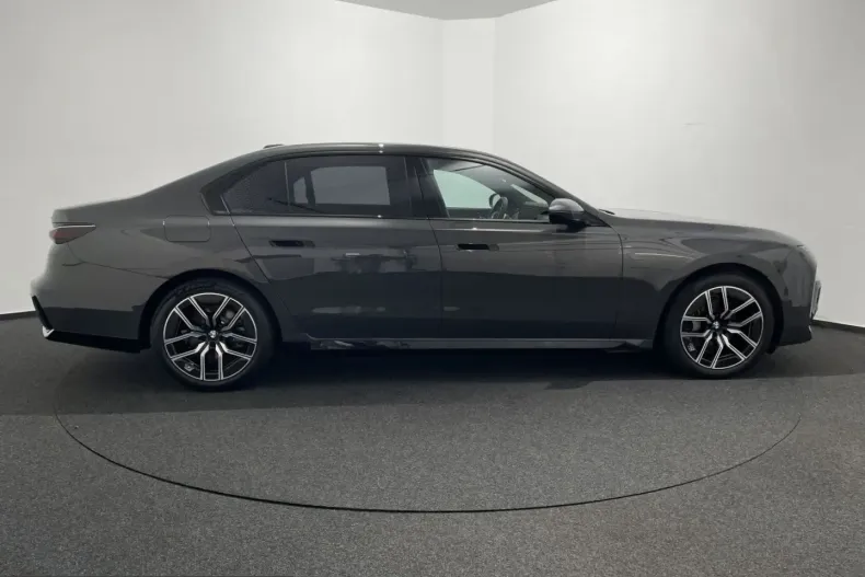 BMW 740 (Seria 7) din 2025 cu 40.213 km - oferta BMW246232 - foto 4