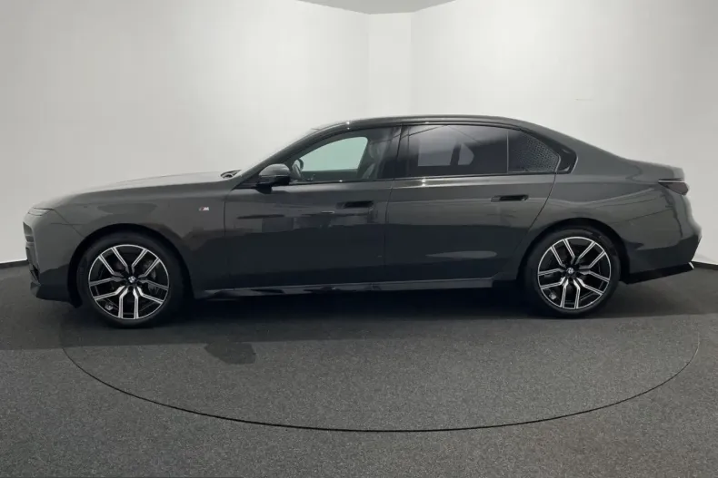 BMW 740 (Seria 7) din 2025 cu 40.213 km - oferta BMW246232 - foto 8