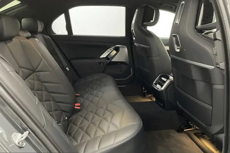 BMW 740 (Seria 7) din 2025 cu 40.213 km - oferta BMW246232 - foto 11