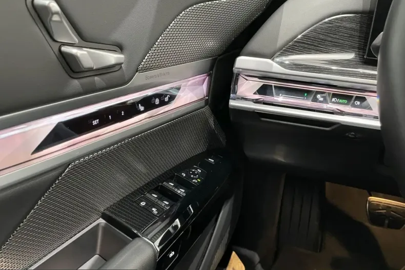 BMW 740 (Seria 7) din 2025 cu 40.213 km - oferta BMW246232 - foto 21
