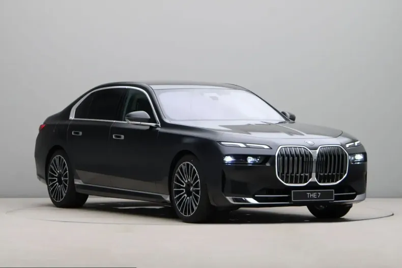 BMW 740 (Seria 7) din 2025 cu 21.999 km - oferta BMW246236 - foto 1