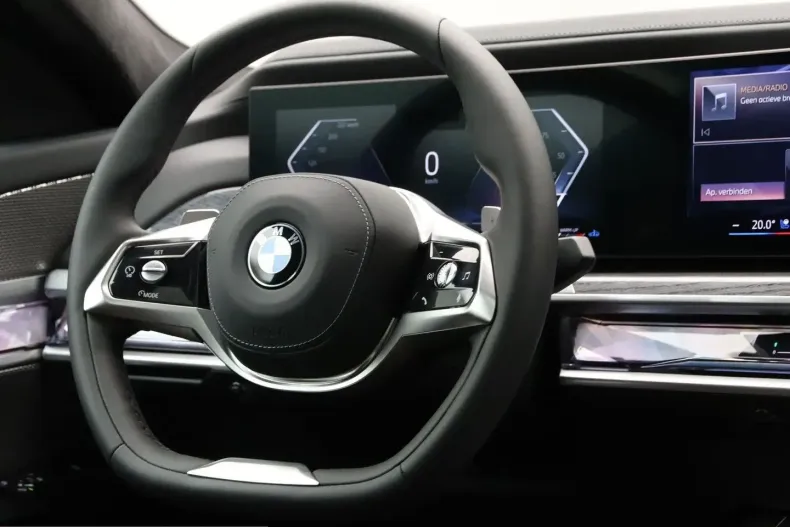 BMW 740 (Seria 7) din 2025 cu 21.999 km - oferta BMW246236 - foto 2