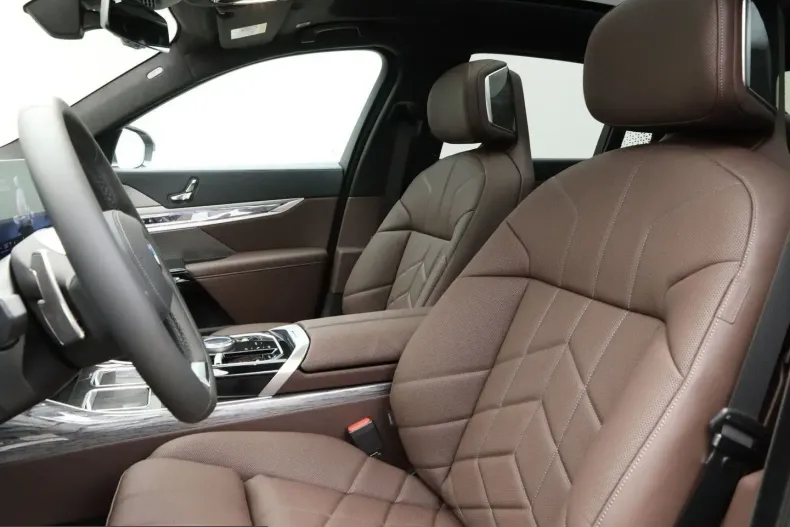 BMW 740 (Seria 7) din 2025 cu 21.999 km - oferta BMW246236 - foto 5