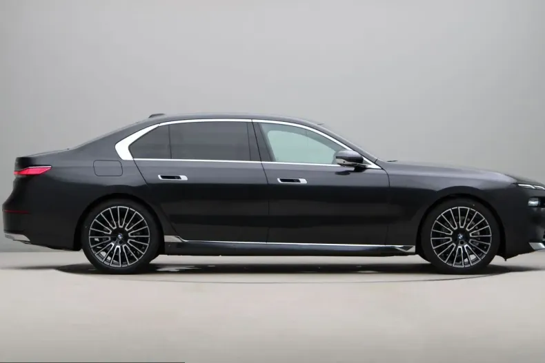 BMW 740 (Seria 7) din 2025 cu 21.999 km - oferta BMW246236 - foto 7