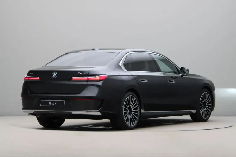 BMW 740 (Seria 7) din 2025 cu 21.999 km - oferta BMW246236 - foto 8