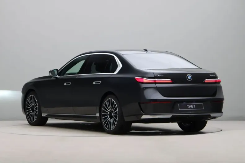BMW 740 (Seria 7) din 2025 cu 21.999 km - oferta BMW246236 - foto 10