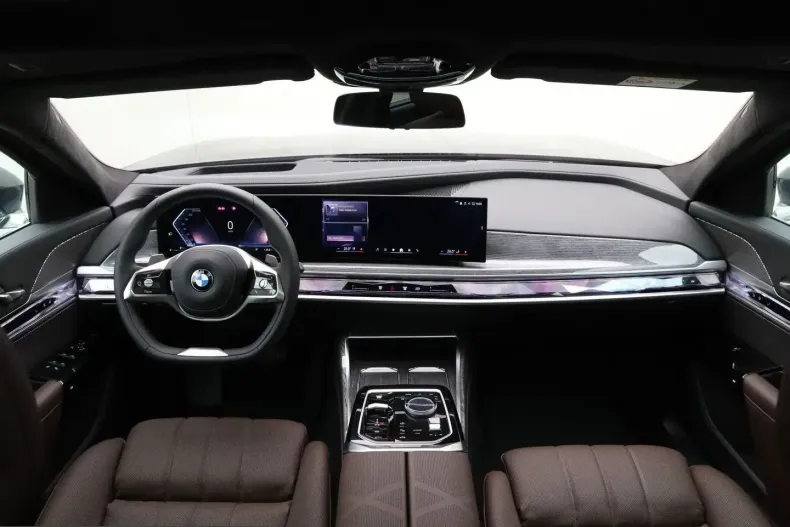 BMW 740 (Seria 7) din 2025 cu 21.999 km - oferta BMW246236 - foto 12