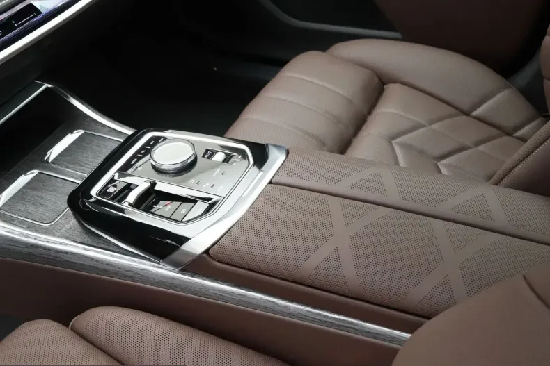 BMW 740 (Seria 7) din 2025 cu 21.999 km - oferta BMW246236 - foto 15