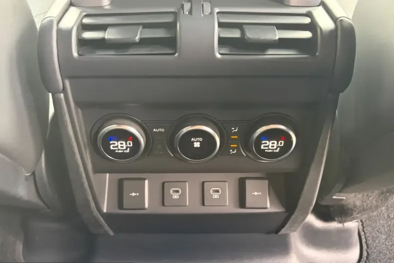 Land Rover Defender din 2021 cu 46.200 km - oferta LAN246238 - foto 15