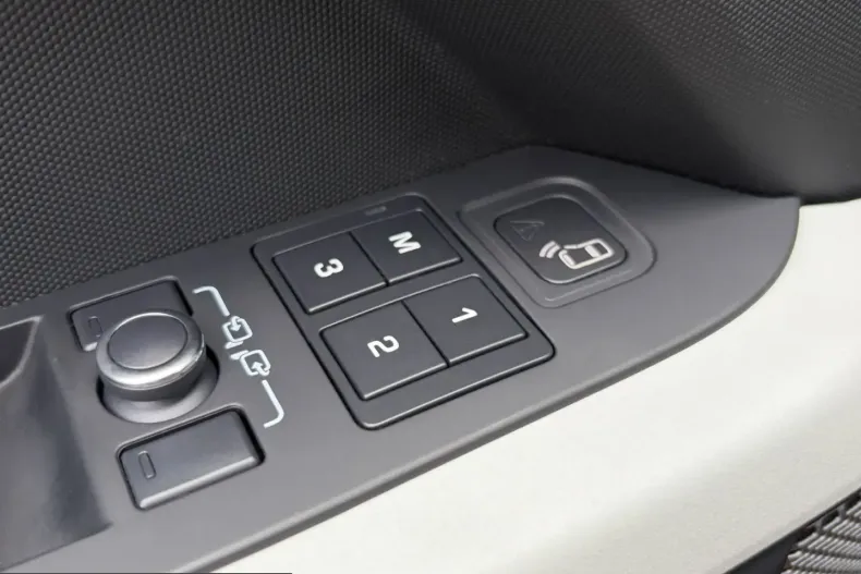 Land Rover Defender din 2021 cu 46.200 km - oferta LAN246238 - foto 22