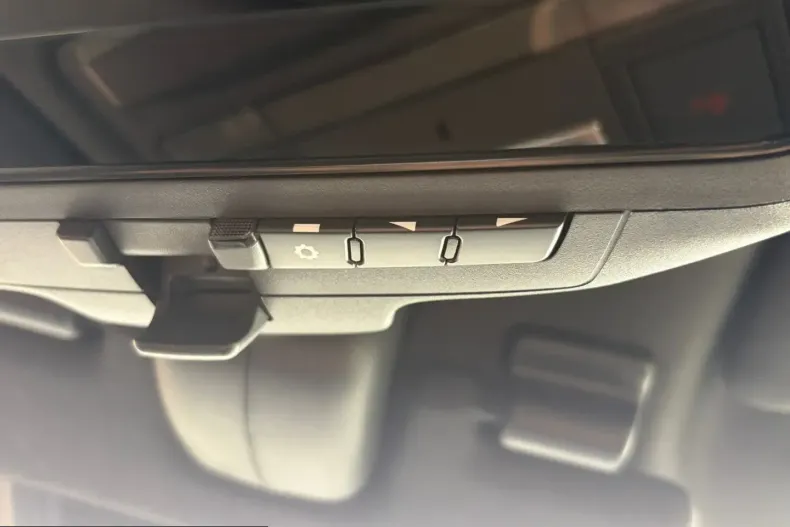 Land Rover Defender din 2021 cu 46.200 km - oferta LAN246238 - foto 29