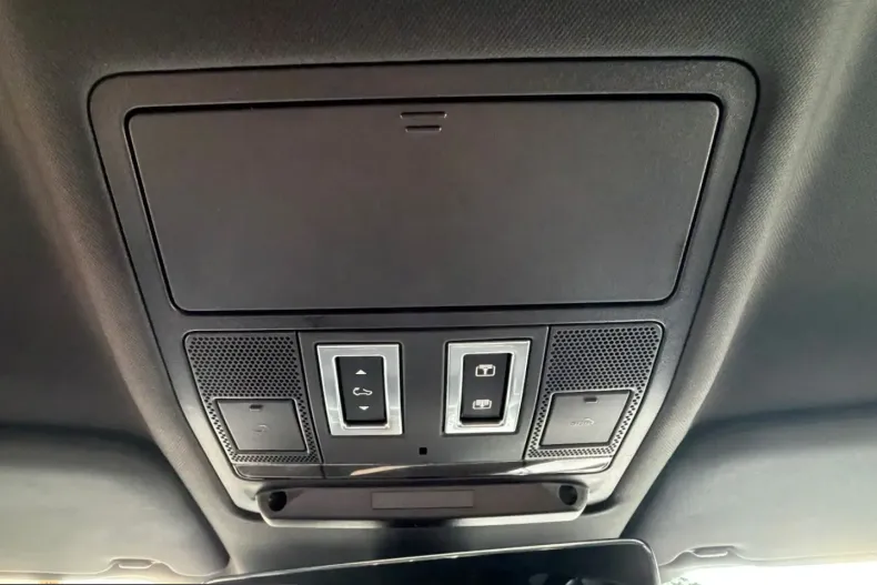 Land Rover Defender din 2021 cu 46.200 km - oferta LAN246238 - foto 30
