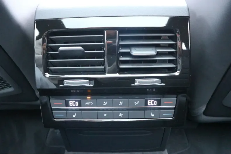 Volkswagen Touareg din 2024 cu 19.700 km - oferta VOL246241 - foto 14