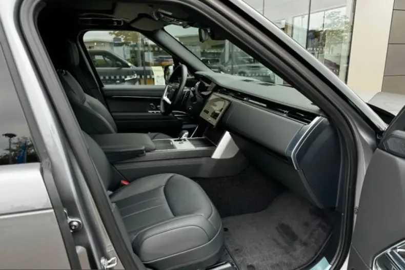 Land Rover Range Rover din 2025 cu 16.500 km - oferta LAN246254 - foto 3