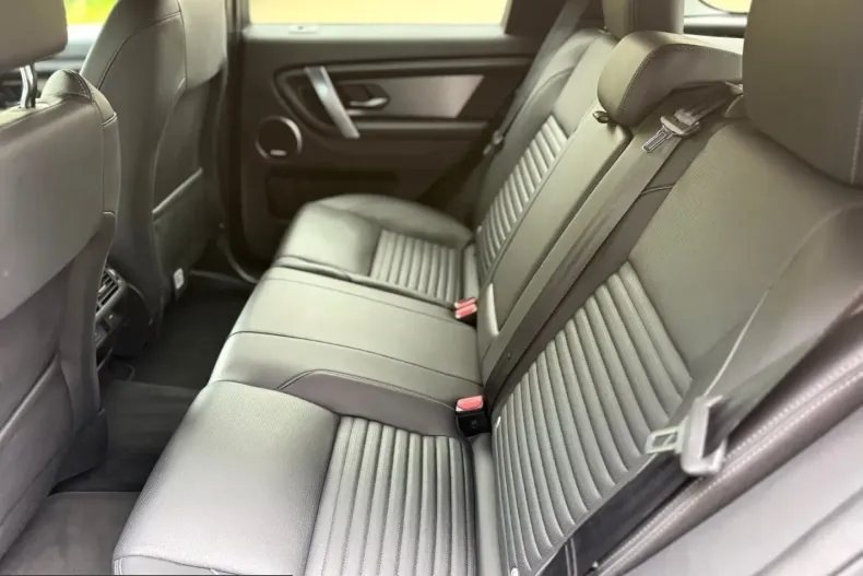 Land Rover Discovery din 2024 cu 14.800 km - oferta LAN246255 - foto 19