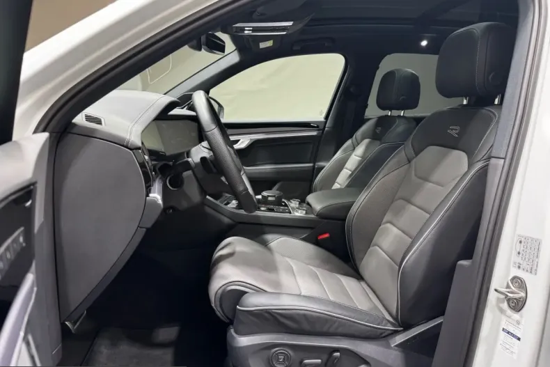 Volkswagen Touareg din 2023 cu 18.226 km - oferta VOL246275 - foto 22