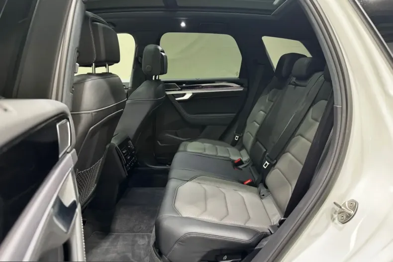 Volkswagen Touareg din 2023 cu 18.226 km - oferta VOL246275 - foto 23