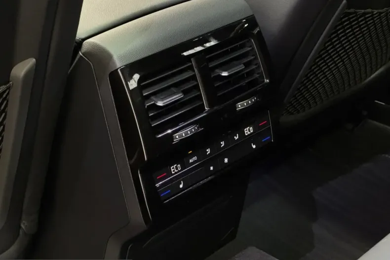 Volkswagen Touareg din 2023 cu 18.226 km - oferta VOL246275 - foto 24