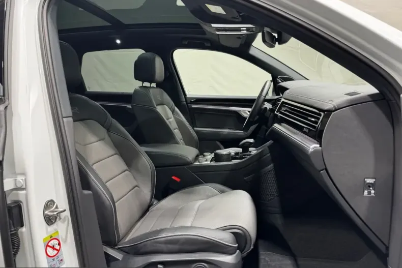 Volkswagen Touareg din 2023 cu 18.226 km - oferta VOL246275 - foto 26