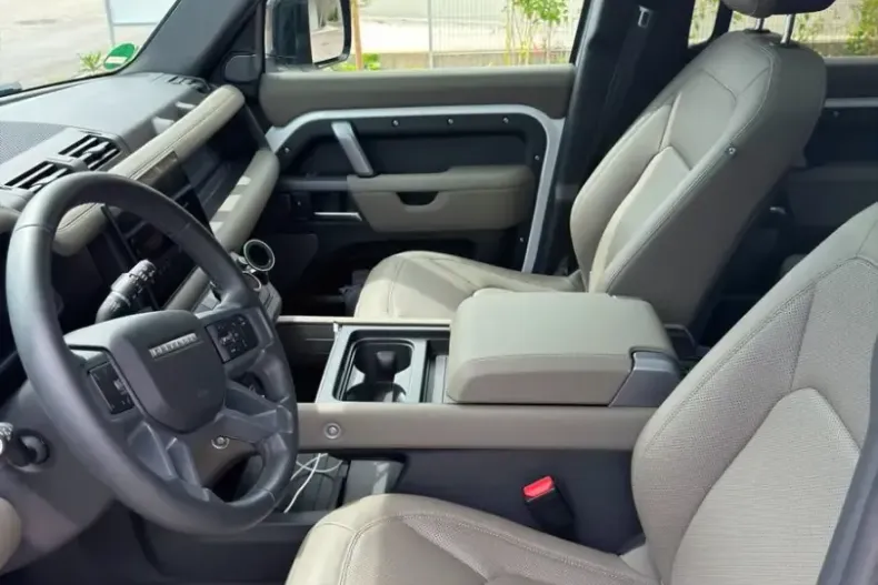 Land Rover Defender din 2024 cu 29.000 km - oferta LAN246279 - foto 7