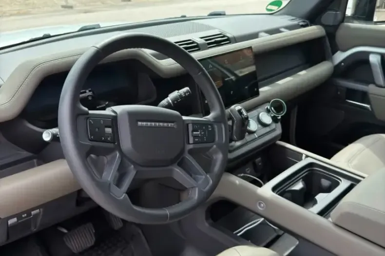 Land Rover Defender din 2024 cu 29.000 km - oferta LAN246279 - foto 8