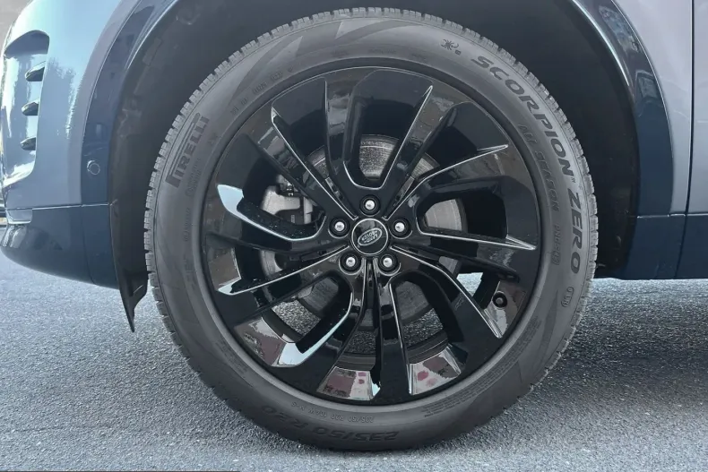 Land Rover Discovery Sport din 2024 cu 27.400 km - oferta LAN246288 - foto 9