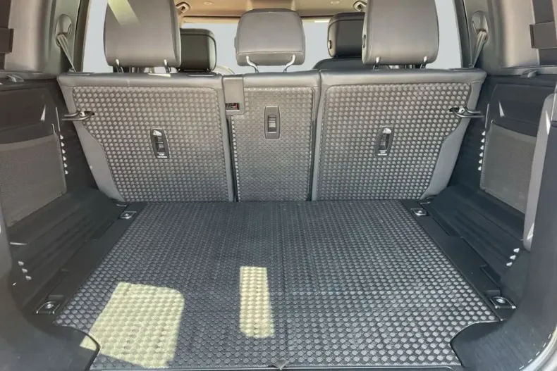 Land Rover Defender din 2023 cu 35.169 km - oferta LAN246299 - foto 12
