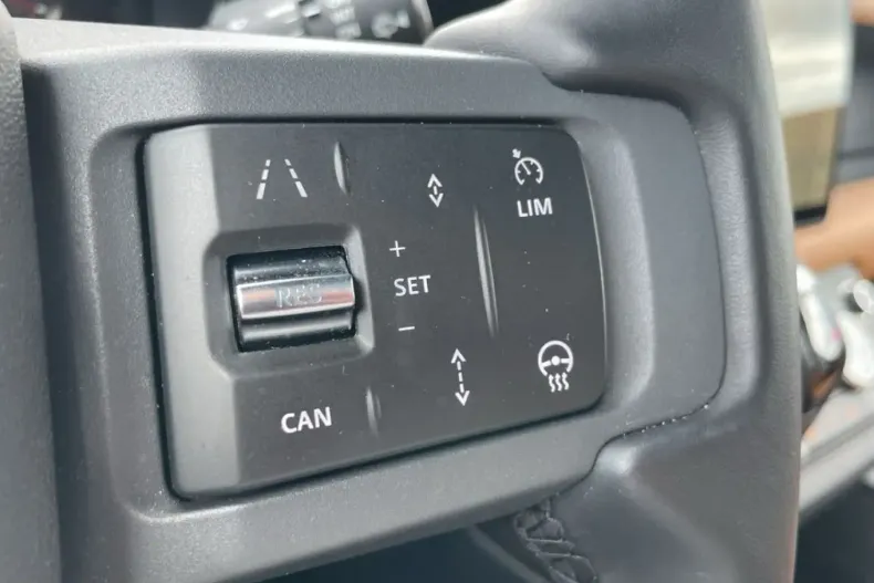 Land Rover Defender din 2023 cu 35.169 km - oferta LAN246299 - foto 38