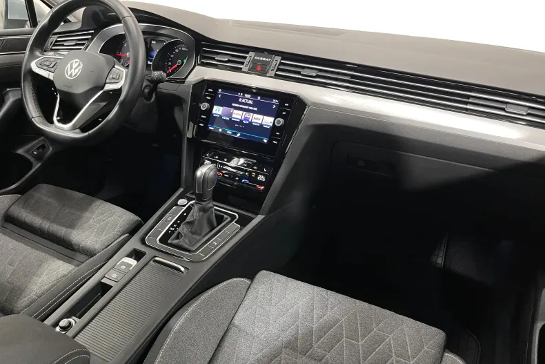 Volkswagen Passat din 2023 cu 39.949 km - oferta VOL246329 - foto 8