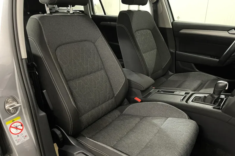 Volkswagen Passat din 2023 cu 39.949 km - oferta VOL246329 - foto 9