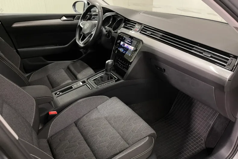 Volkswagen Passat din 2023 cu 39.949 km - oferta VOL246329 - foto 10